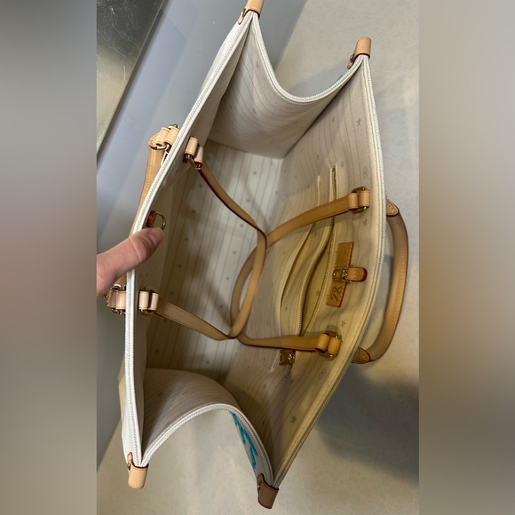 Louis Vuitton RARE ONTHEGO GM Purse Tote “Palma De Mallorca” Spain M20906 - Picture 11 of 11